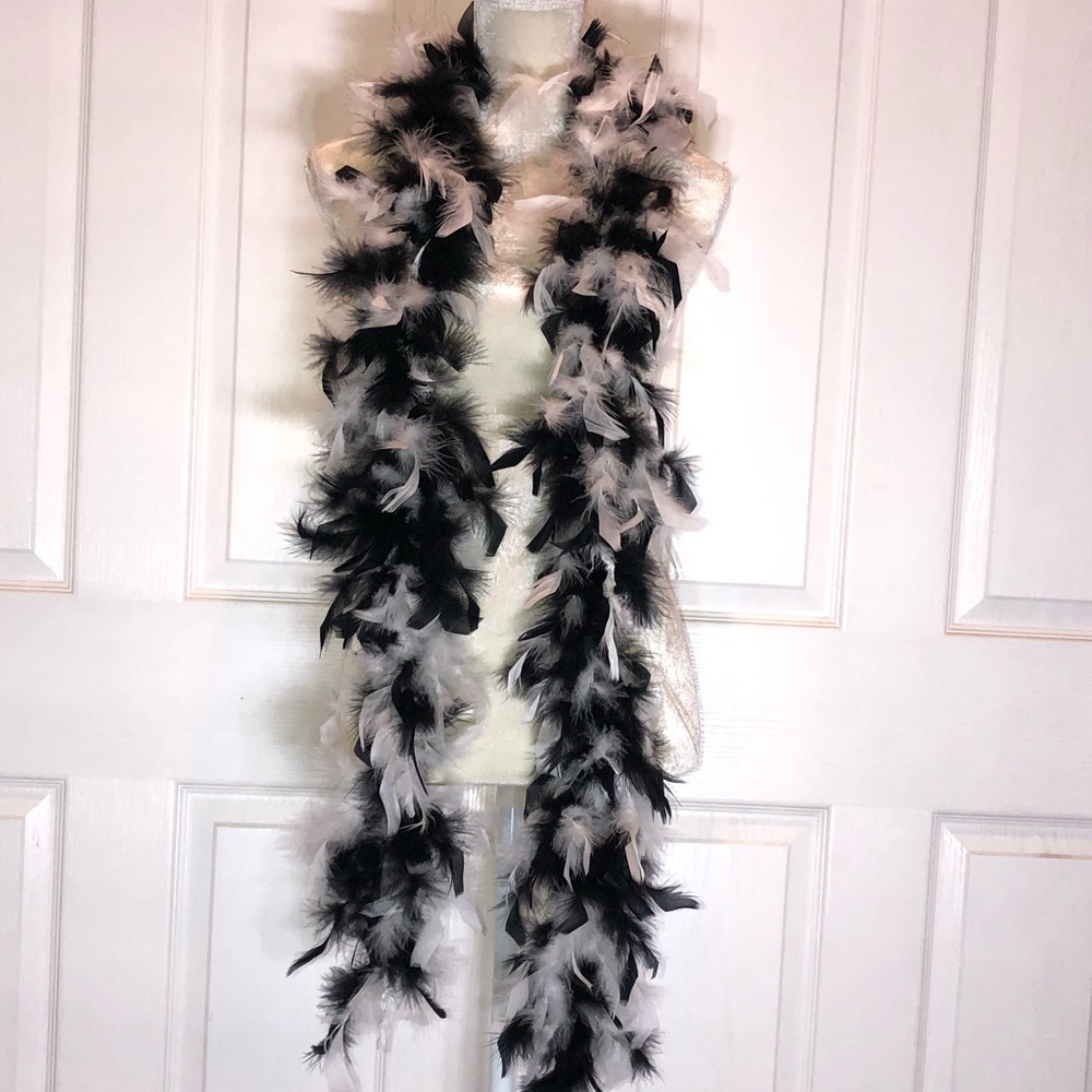2 feather boas.